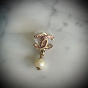 💫authentic like new Chanel earring (ONLY 1)